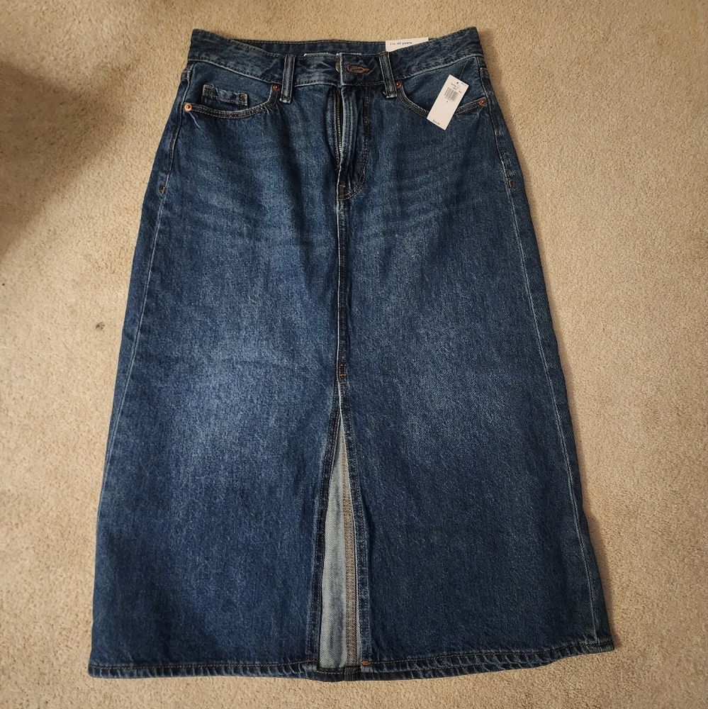 Old Navy Jean skirt, new with tags size 6